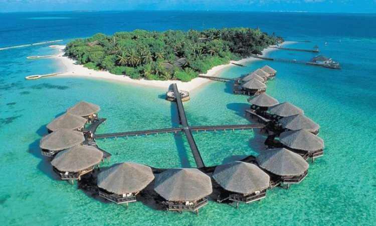 Ini Dia Wisata Maratua, Hidden Gem di Ujung Kalimantan yang Wajib Kamu Jelajahi!